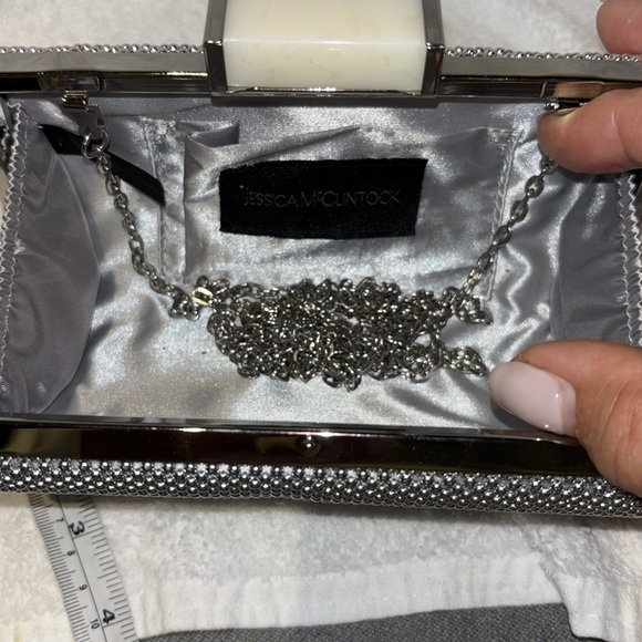 JESSICA McCLINTOCK SILVER BEADED MESH CLUTCH WITH DROP IN CROSSBODY CHAIN - Picture 7 of 7